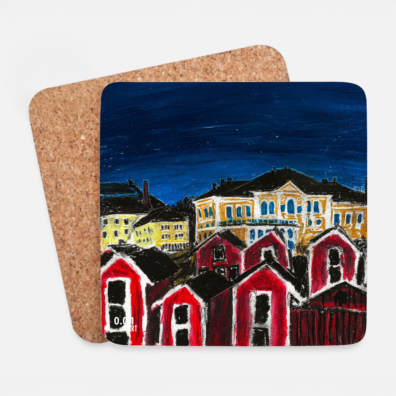 Underlägg (koppunderlägg, glasunderlägg) för glas och koppar med konstmotiv och kork-botten. Motiv: "Vy från Stationsgatan" 2025. Oljepastell på papper A4. Konstnär: Oskar Gyllenhammar (ogh art). Oljepastell-teckning av sjöbodarna vid Möljen i Hudiksvall (Glada Hudik, Hälsingland) i förgrunden och Stadshotellet (Stadt) i bakgrunden.